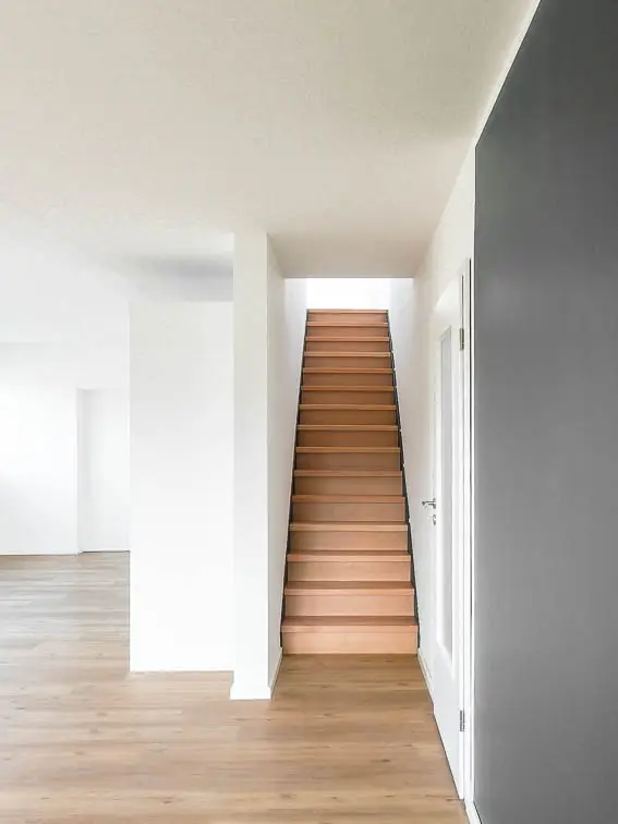 Die Maisonettetreppe f&uuml;hrt zum Spitzboden