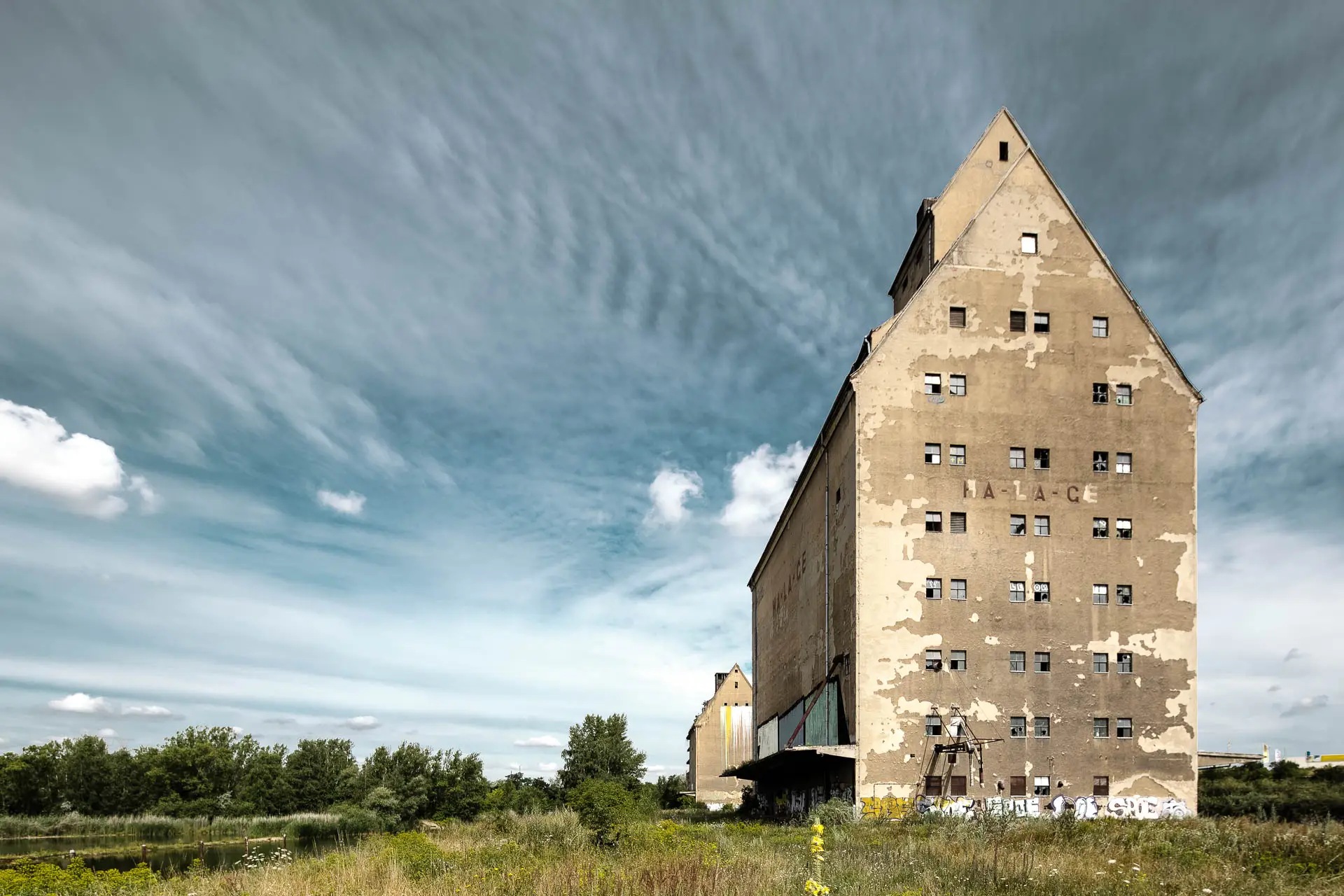 Speichergeb&auml;ude am Lindenauer Hafen in Leipzig