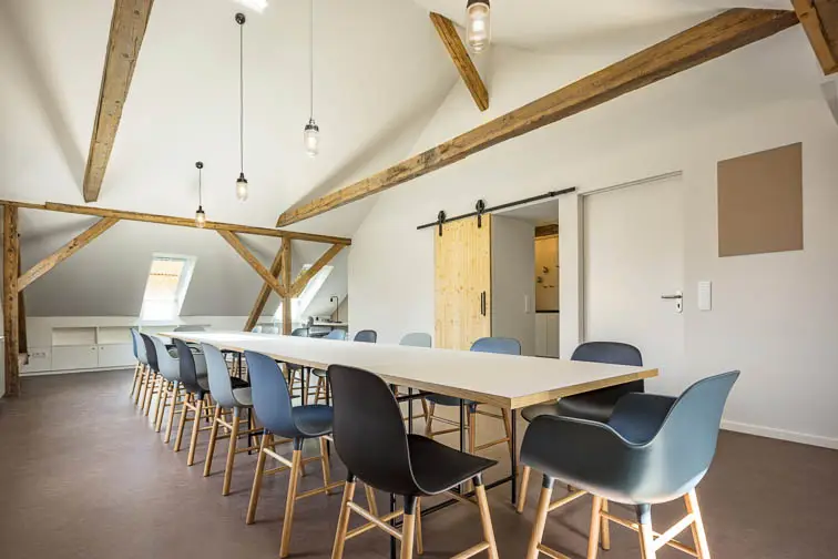 Dachgeschossausbau zu Pausenr&auml;umen f&uuml;r Erzieher