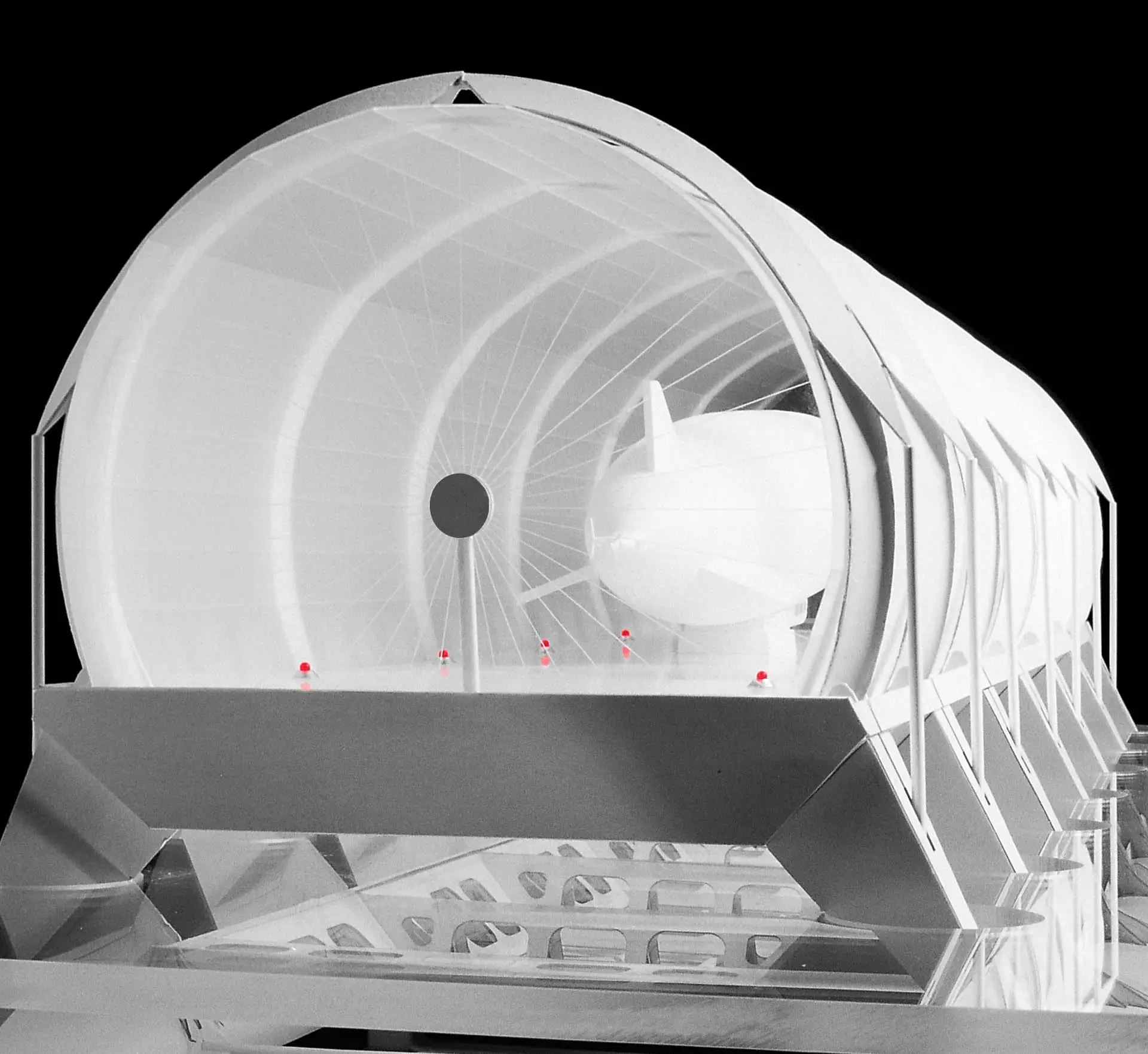 Das Modell im Ma&szlig;stab 1:200. Es l&auml;sst erahnen, warum Luftschiffhallen auch als &raquo;Kathedralen des Aluminiumzeitalters&laquo; bezeichnet werden. Modellfoto &copy; Wolfgang von Gliszczynski