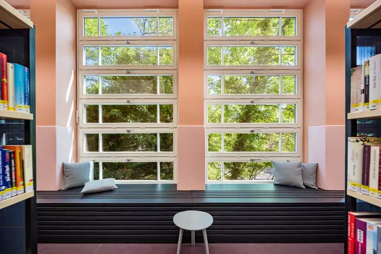 Sitzfenster laden zum Schm&ouml;kern ein