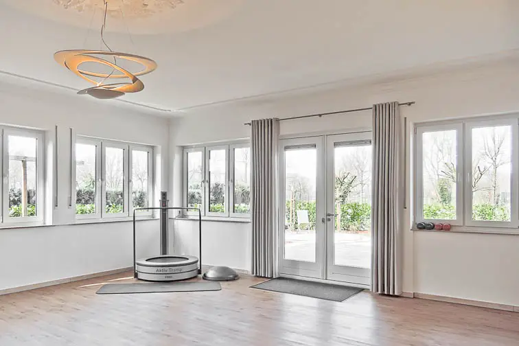 Der Gruppenraum im Erdgeschoss l&auml;sst sich flexibel nutzen